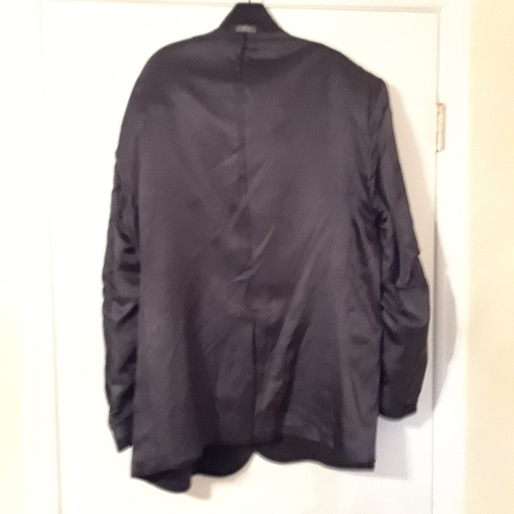 Blazer - Picture 6 of 6